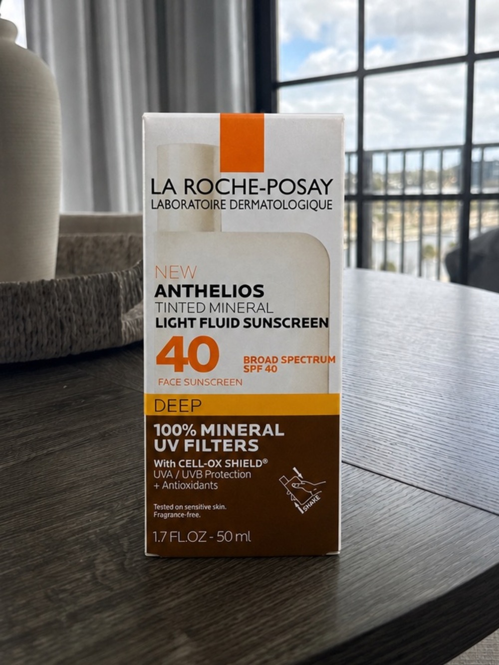 La Roche Posay Tinted Mineral Light Fluid Sunscreen SPF 40 Deep (Brown)